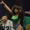 Lolla BR 2024: SZA arrebata multidão com melancólico e sensual show de estreia no Brasil