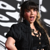 Lola Young mostra vocais potentes em performance de “Messy”